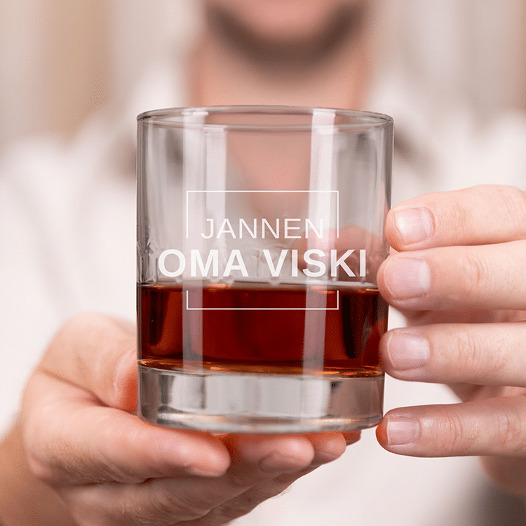 Viskilasi kaiverruksella, whiskey