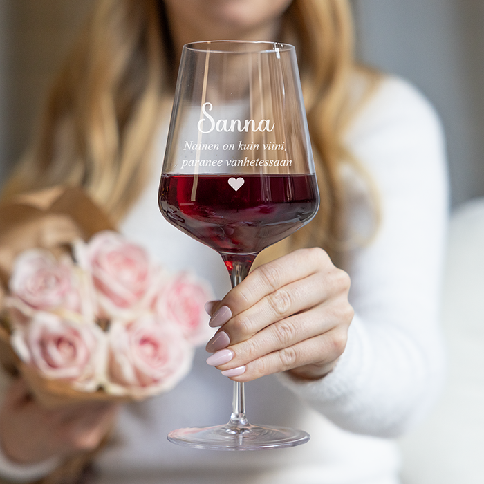 Viinilasi kaiverruksella, klassinen