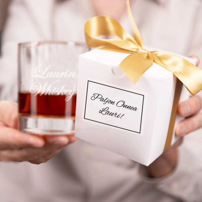 Viskilasi kaiverruksella, omalla tekstillä - Image 3