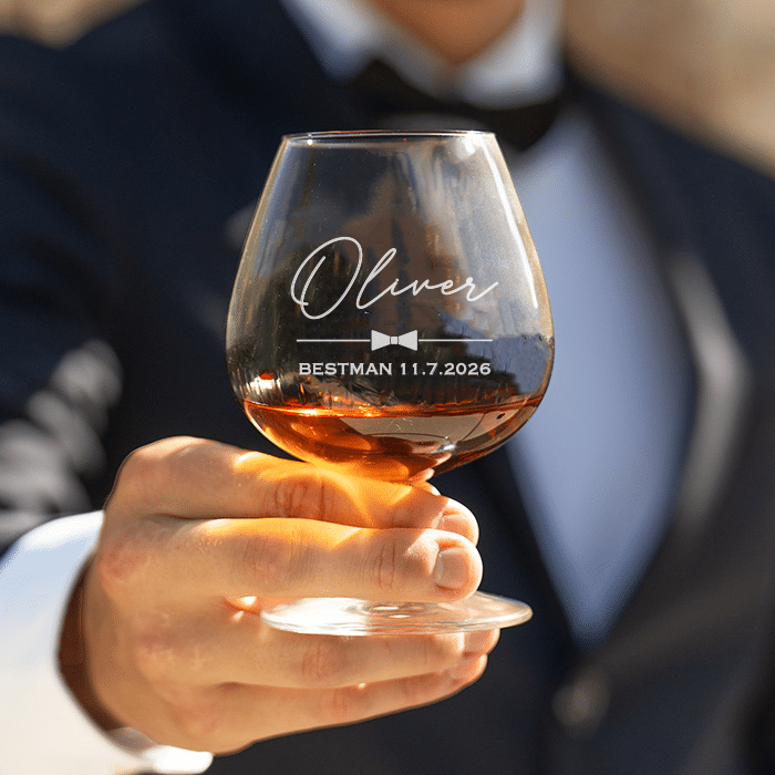 Konjakkilasi kaiverruksella, bestmanlahja