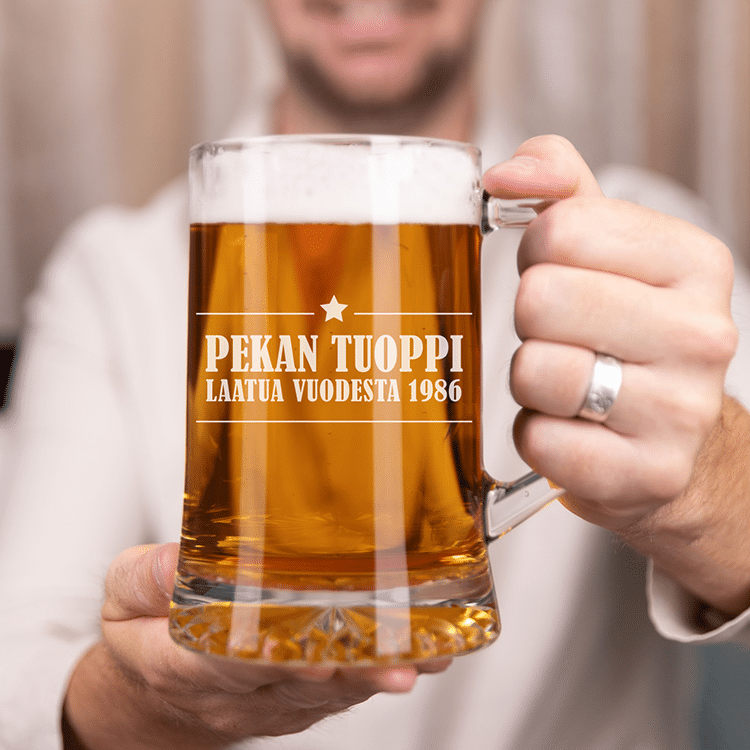 Oluttuoppi kaiverruksella