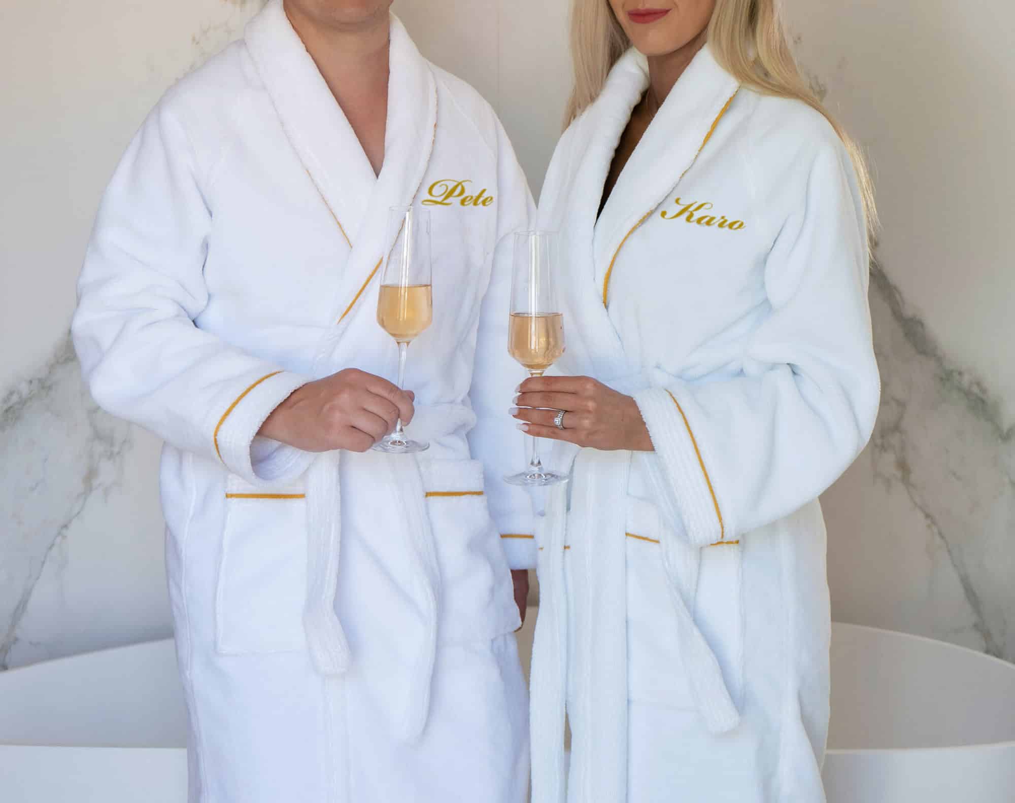 High-end kylpytakit nimillä, valkoinen