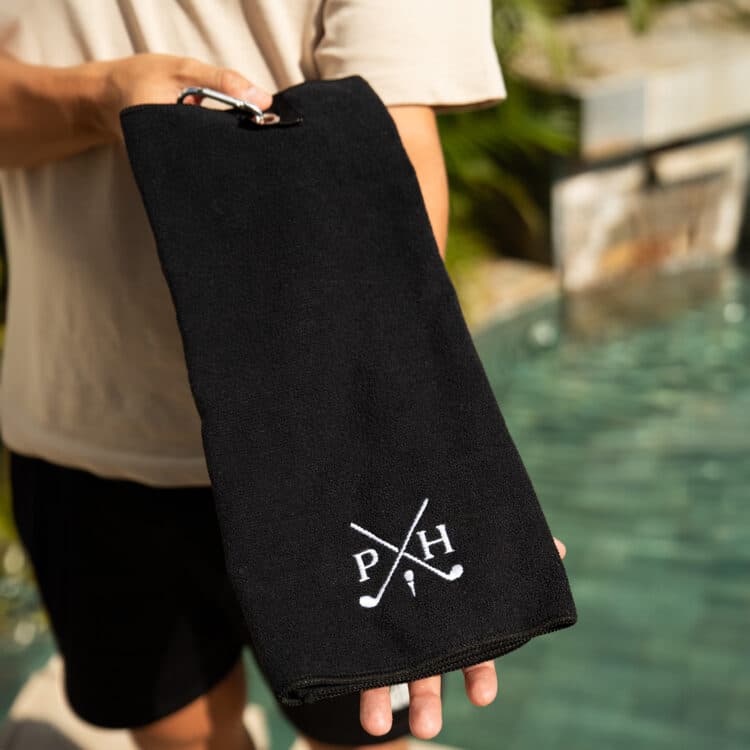 Lahja golfaajalle, Golfpyyhe nimikirjaimilla - Musta