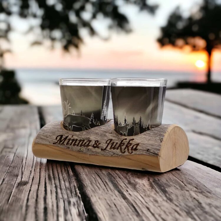 Snapsilasit ja keloteline kaiverruksella