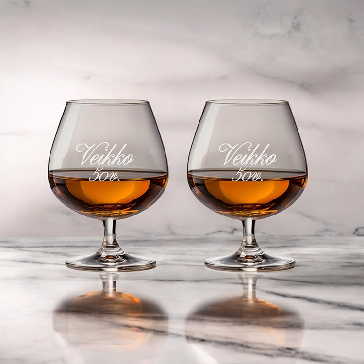 Konjakkilasit kaiverruksella, 2kpl