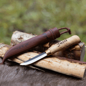 puukko kaiverruksella