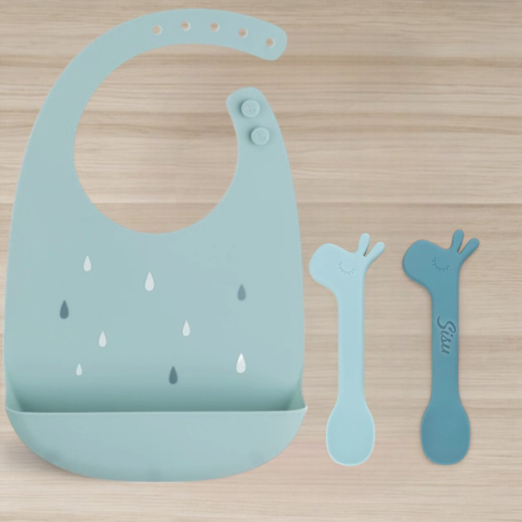 Done by Deer nimikoitu lusikkasetti ja ruokalappu, lahja vauvalle