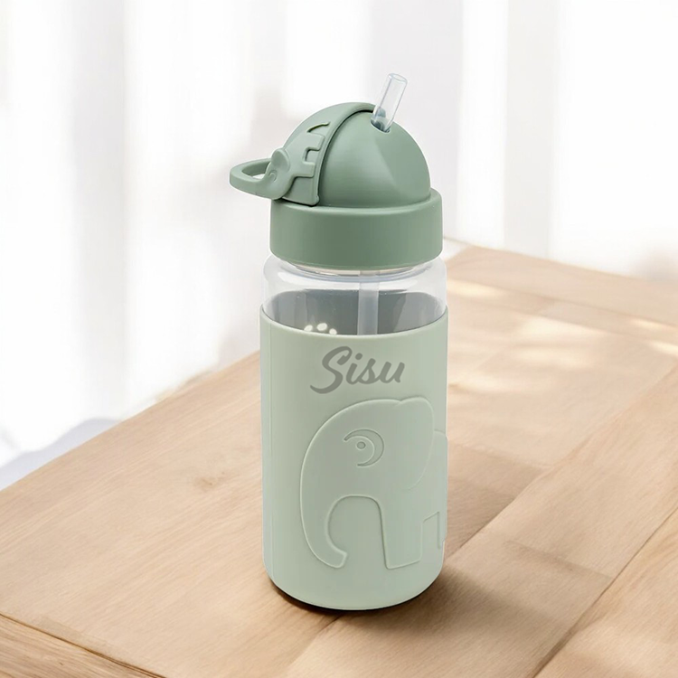 Done by Deer juomapullo kaiverruksella