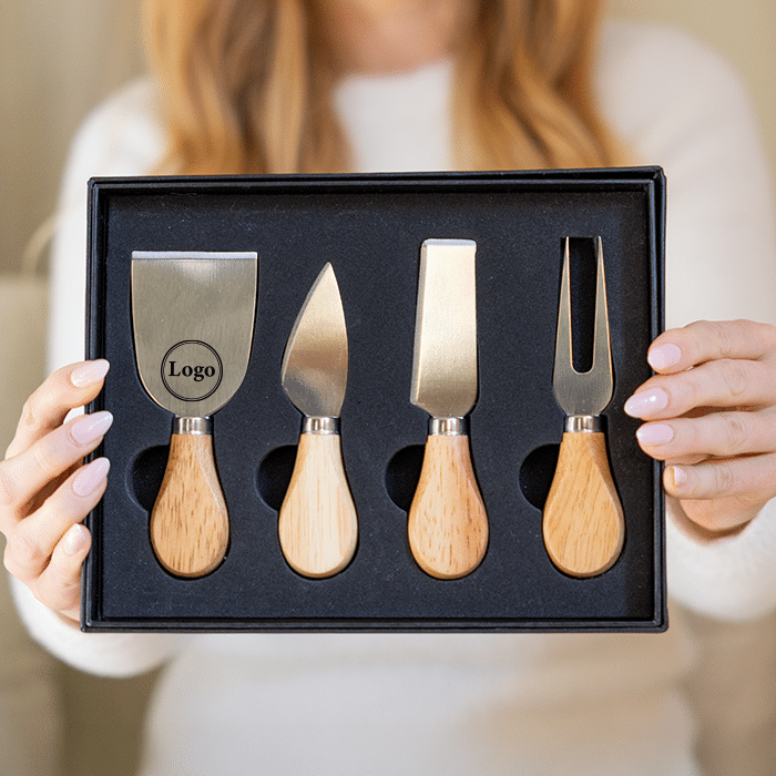 Juustoveitsi -setti logolla tai nimellä