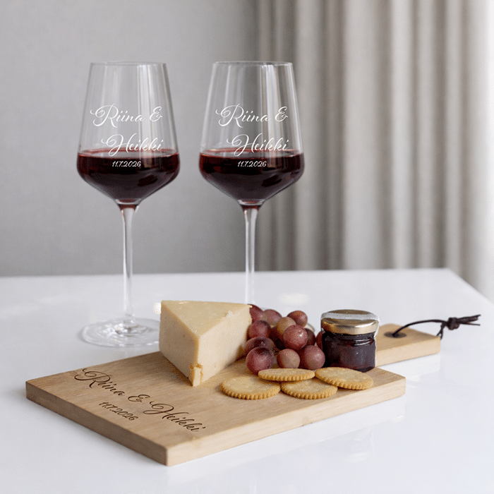 Viinilasit ja tarjoilulauta -lahjasetti
