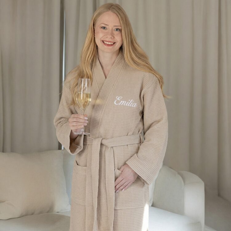 Rento kylpytakki nimellä, beige