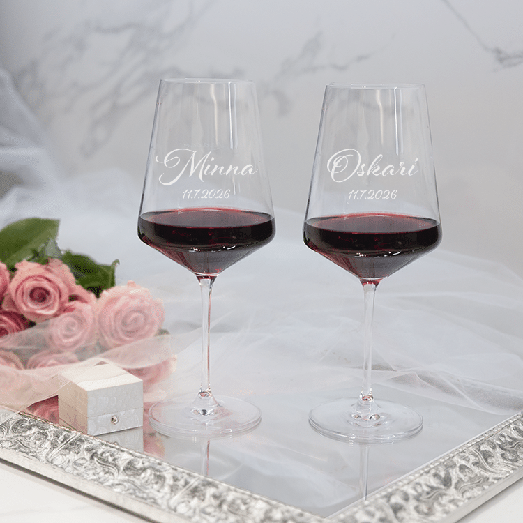 Viinilasit kaiverruksella, kauno