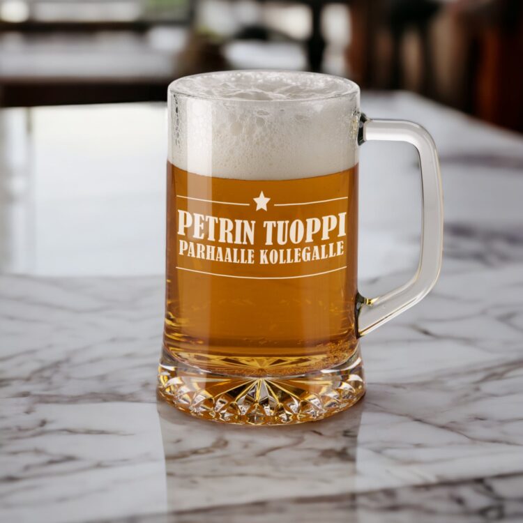 Tuoppi kaiverruksella