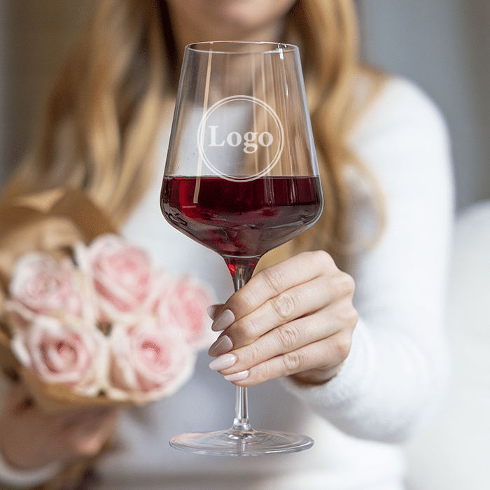 Viinilasi logolla