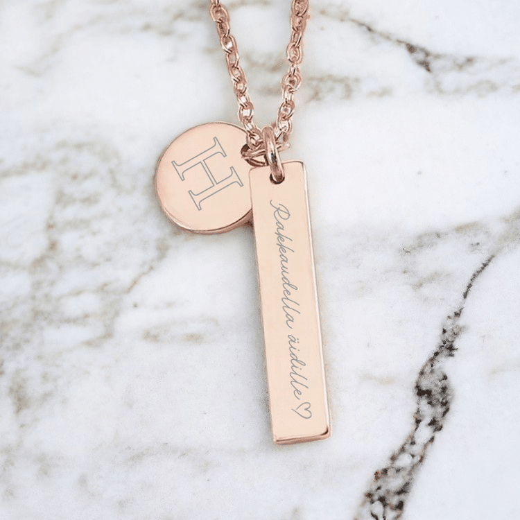 Koru kaiverruksella, ruusukulta