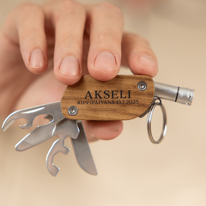 Monitoimityökalu taskuveitsi kaiverruksella, rippilahja