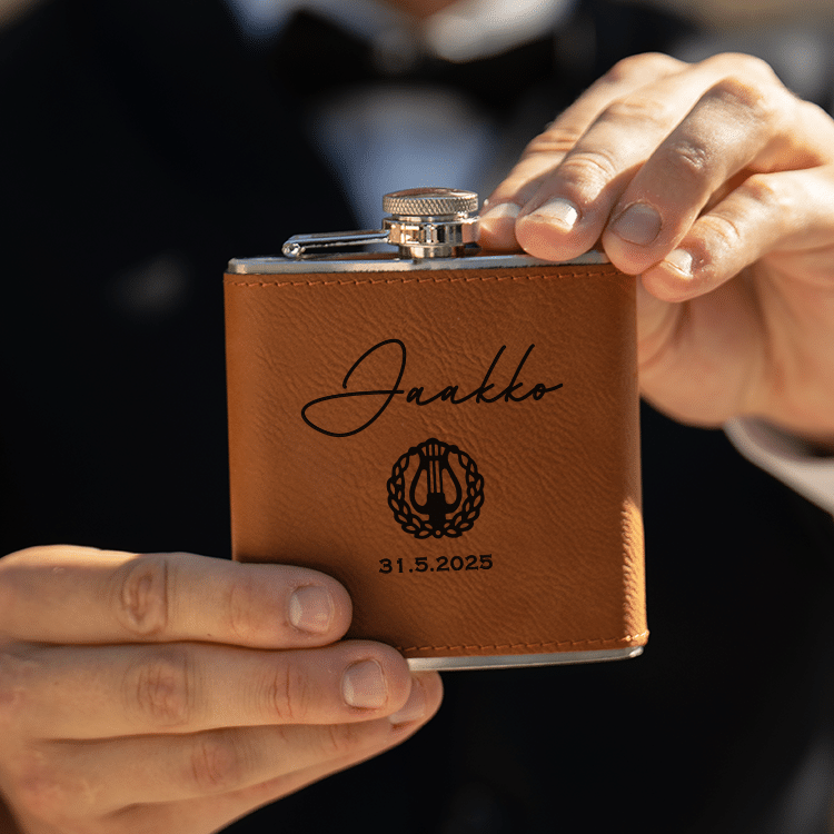 Taskumatti kaiverruksella, ylioppilaslahja