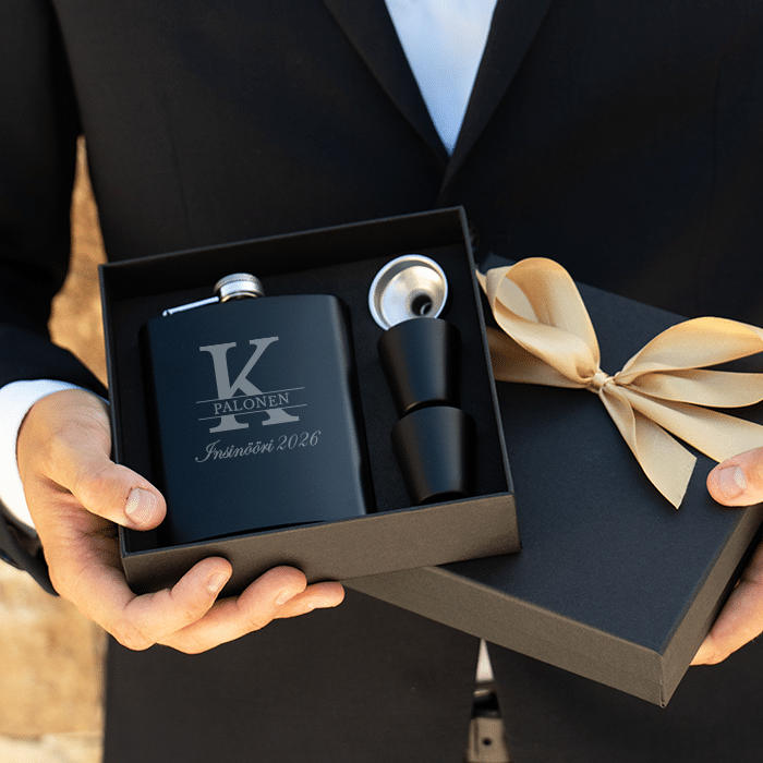 Taskumatti kaiverruksella, valmistujaislahja