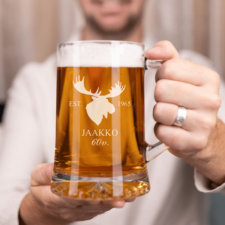 Oluttuoppi kaiverruksella, hirvi