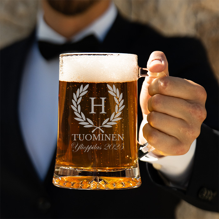 Oluttuoppi kaiverruksella, valmistujaislahja