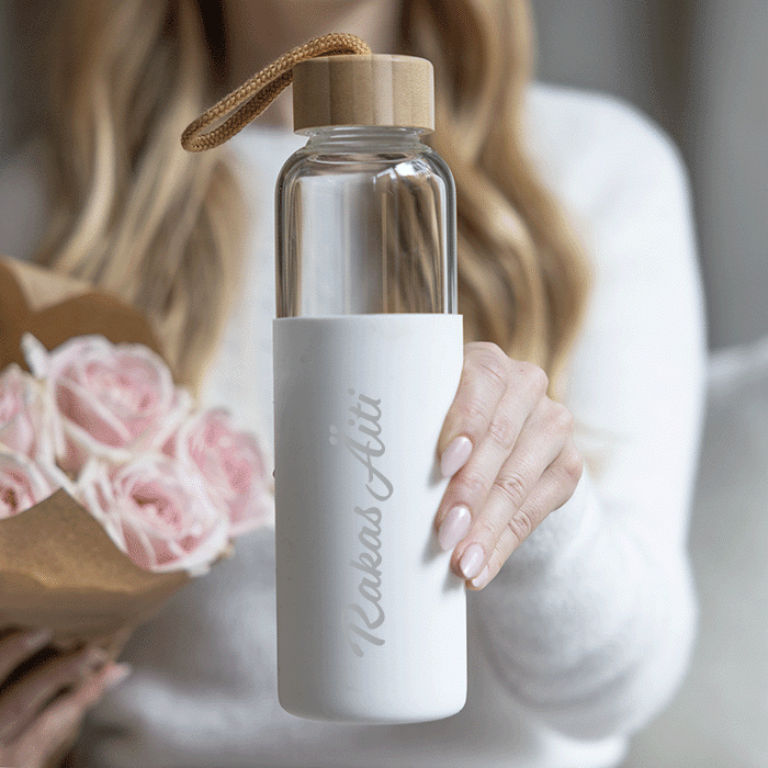 Juomapullo kaiverruksella, äitienpäivälahja