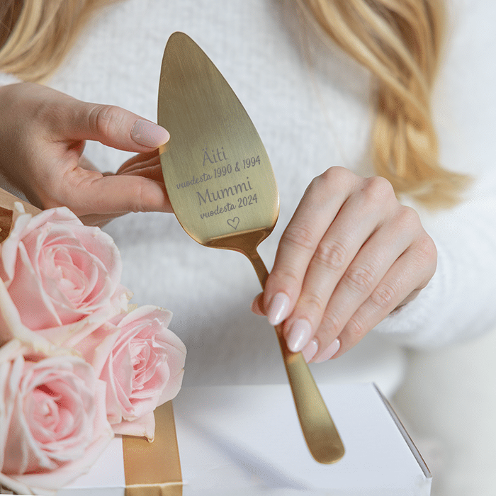 Kakkulapio kaiverruksella, äiti & mummo