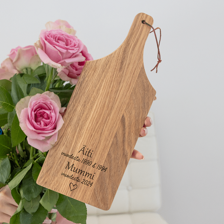 Tarjoilulauta kaiverruksella, tammi