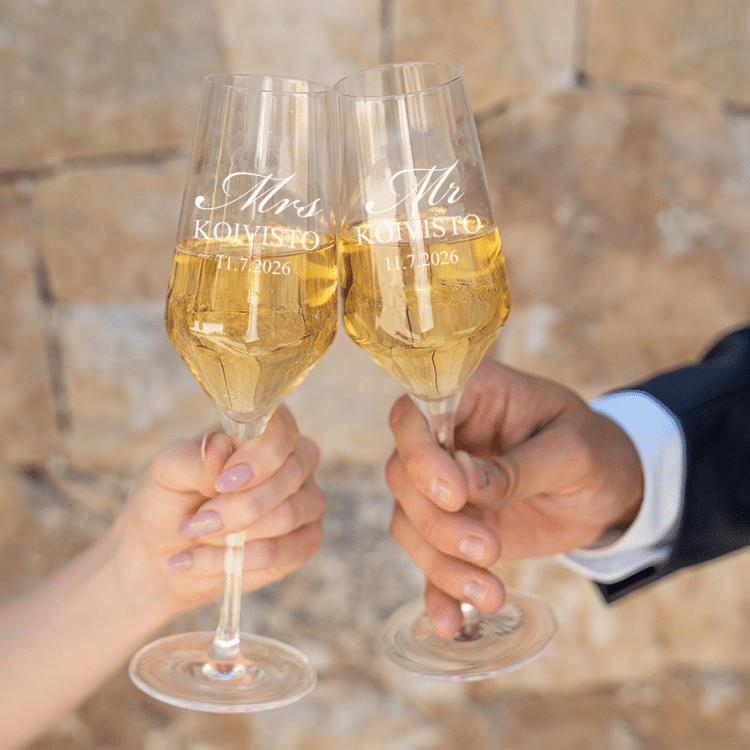 Shampanjalasit kaiverruksella, Mr ja Mrs