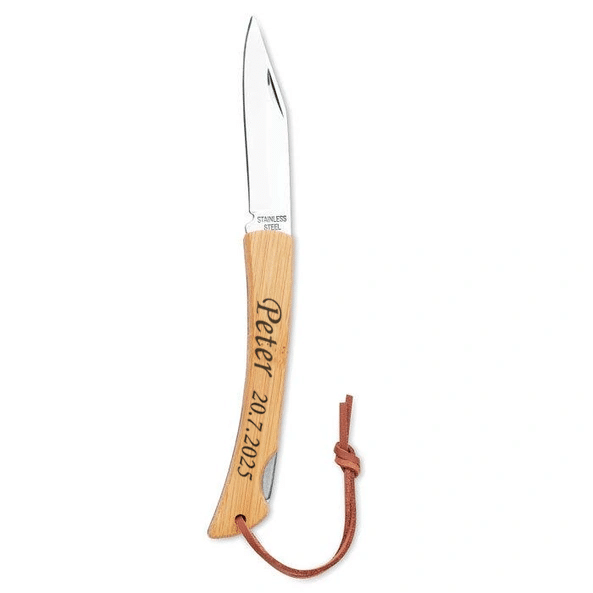 Taitettava veitsi kaiverruksella