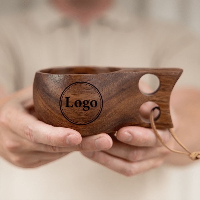 Kuksa logolla, tumma