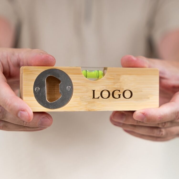 Vatupassi pullonavaaja logolla