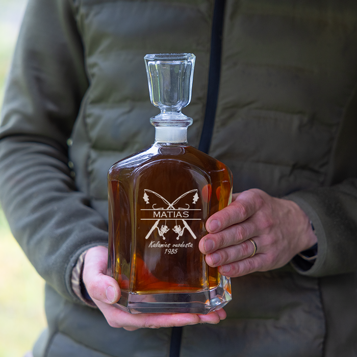 Viskikarahvi kaiverruksella, kalastus