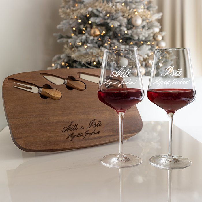 Viinilasit ja juustolauta kaiverruksilla -lahjasetti, joululahja vanhemmille