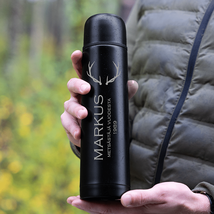 Termospullo - Oma eräeläin ja kaiverrus