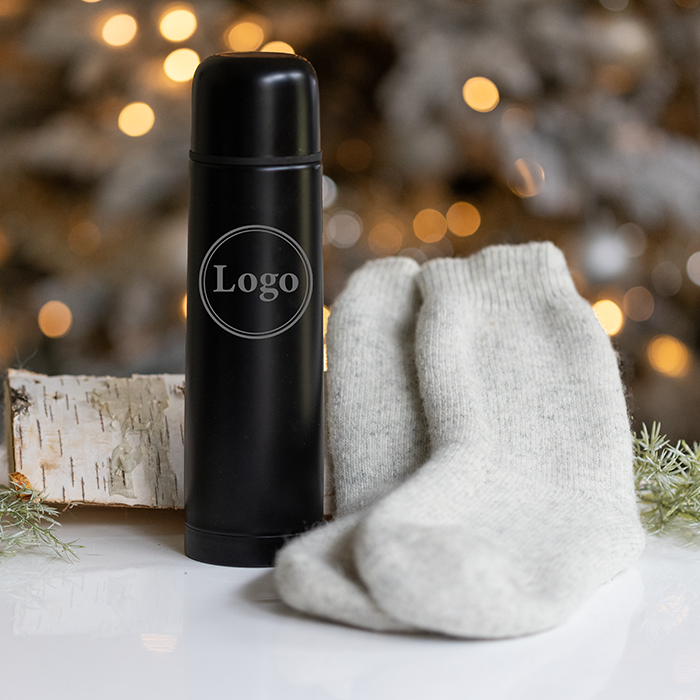 Termospullo kaiverruksella ja merinovillasukat -setti