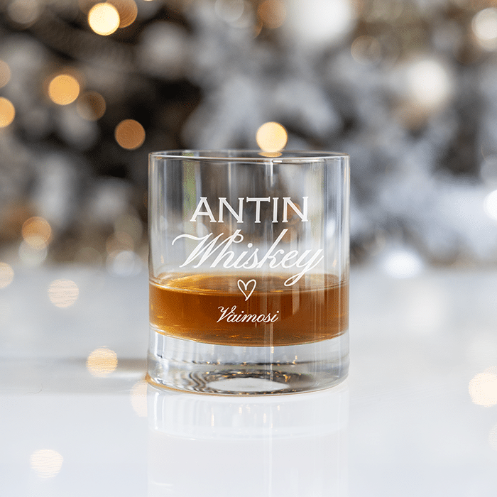 Viskilasi kaiverruksella, joulu