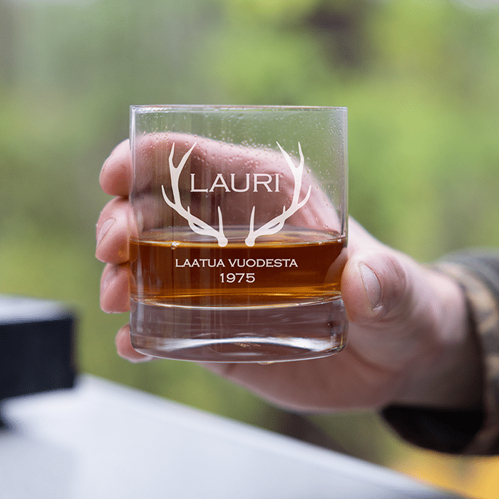 Viskilasi, sarvet ja kaiverrus