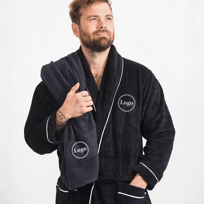 Deluxe kylpytakki ja pyyhe logolla