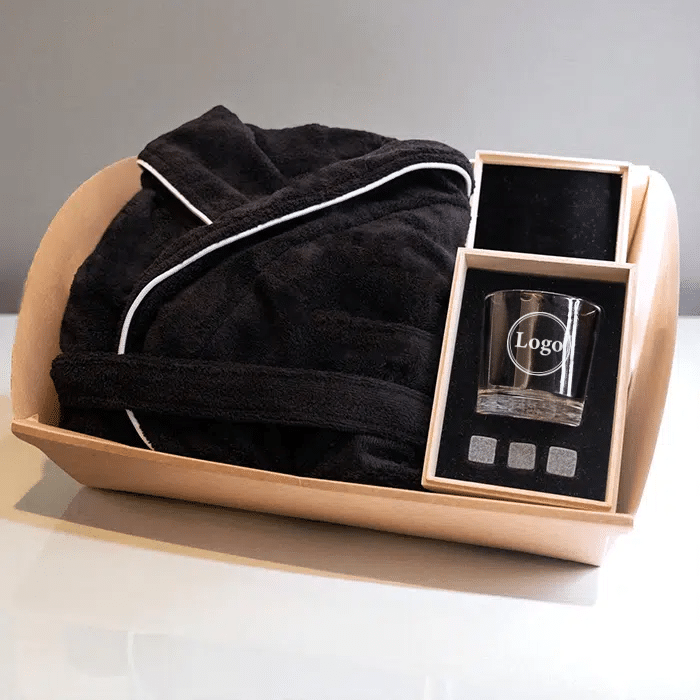 Kylpytakki ja viskilasi -lahjakori logolla