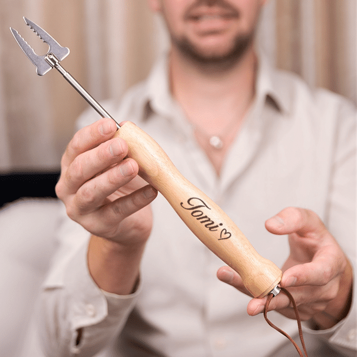 Makkaratikku nimellä