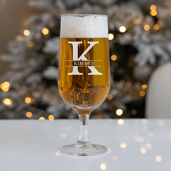 Olutlasi kaiverruksella