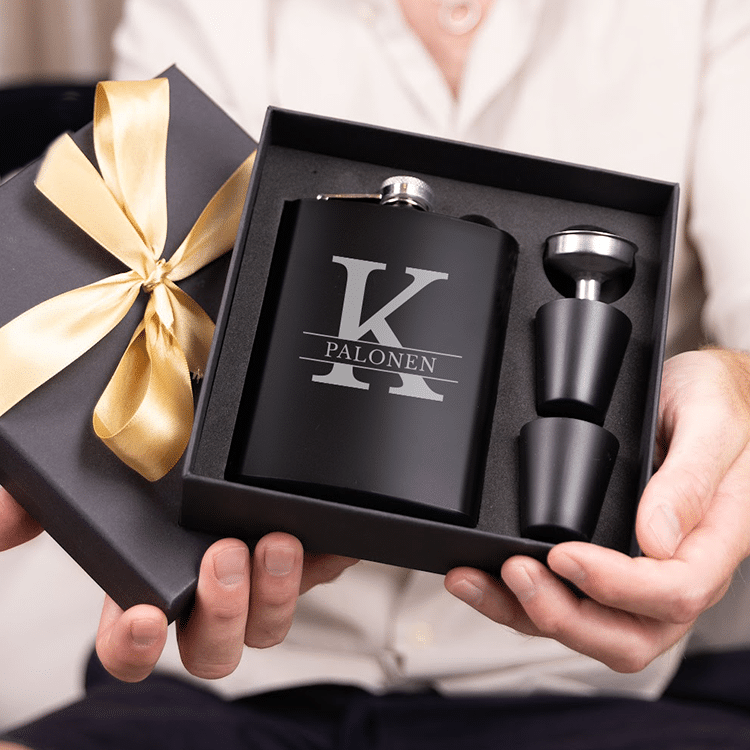 Taskumatti kaiverruksella