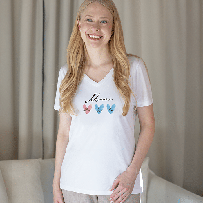 T-paita painatuksella Sydämet